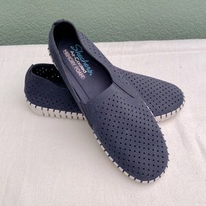 Skechers woman’s slip on walking shoes